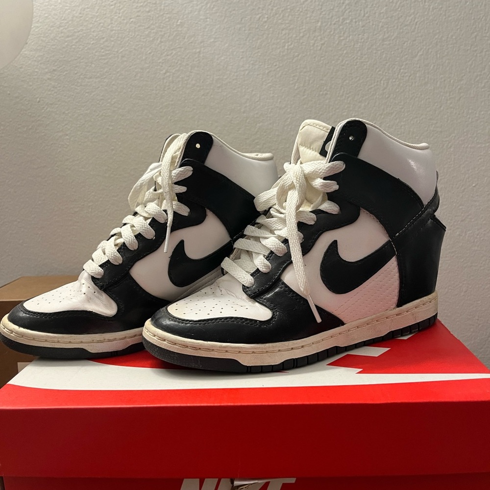 Nike women Dunk Skyhigh model black and white color/ US 6.5